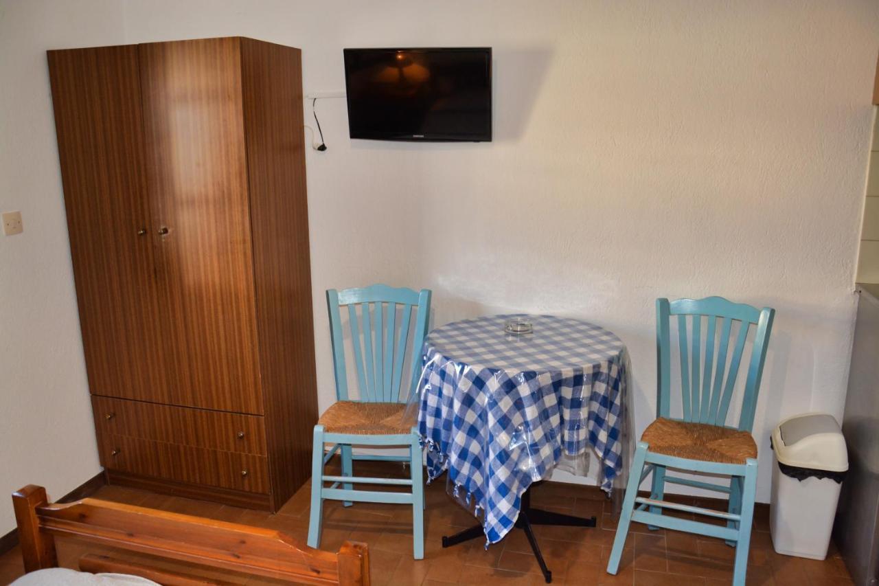 Papatzikos Traditional Guesthouse เนโอสมาร์มาราส ภายนอก รูปภาพ