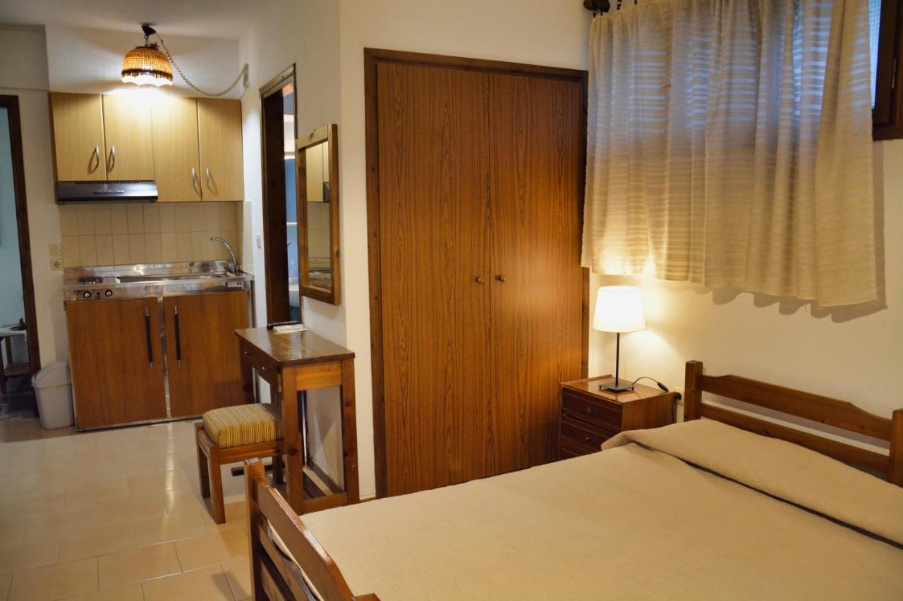 Papatzikos Traditional Guesthouse เนโอสมาร์มาราส ภายนอก รูปภาพ