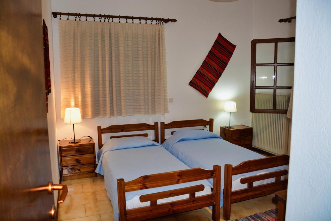 Papatzikos Traditional Guesthouse เนโอสมาร์มาราส ภายนอก รูปภาพ