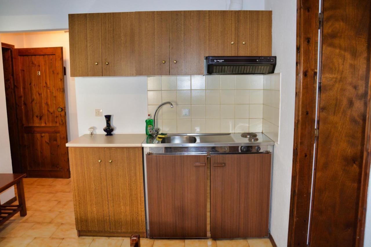 Papatzikos Traditional Guesthouse เนโอสมาร์มาราส ภายนอก รูปภาพ