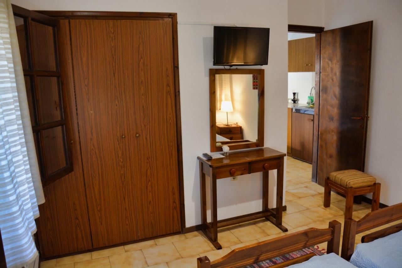 Papatzikos Traditional Guesthouse เนโอสมาร์มาราส ภายนอก รูปภาพ