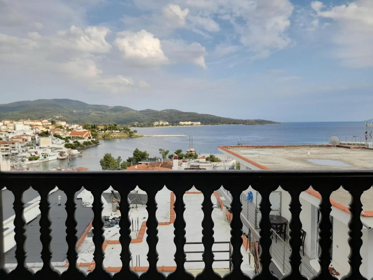 Papatzikos Traditional Guesthouse เนโอสมาร์มาราส ภายนอก รูปภาพ