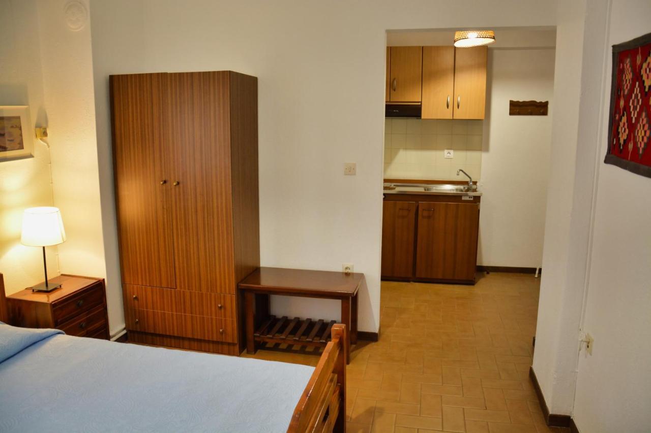 Papatzikos Traditional Guesthouse เนโอสมาร์มาราส ภายนอก รูปภาพ
