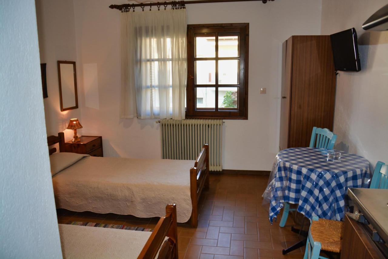 Papatzikos Traditional Guesthouse เนโอสมาร์มาราส ภายนอก รูปภาพ
