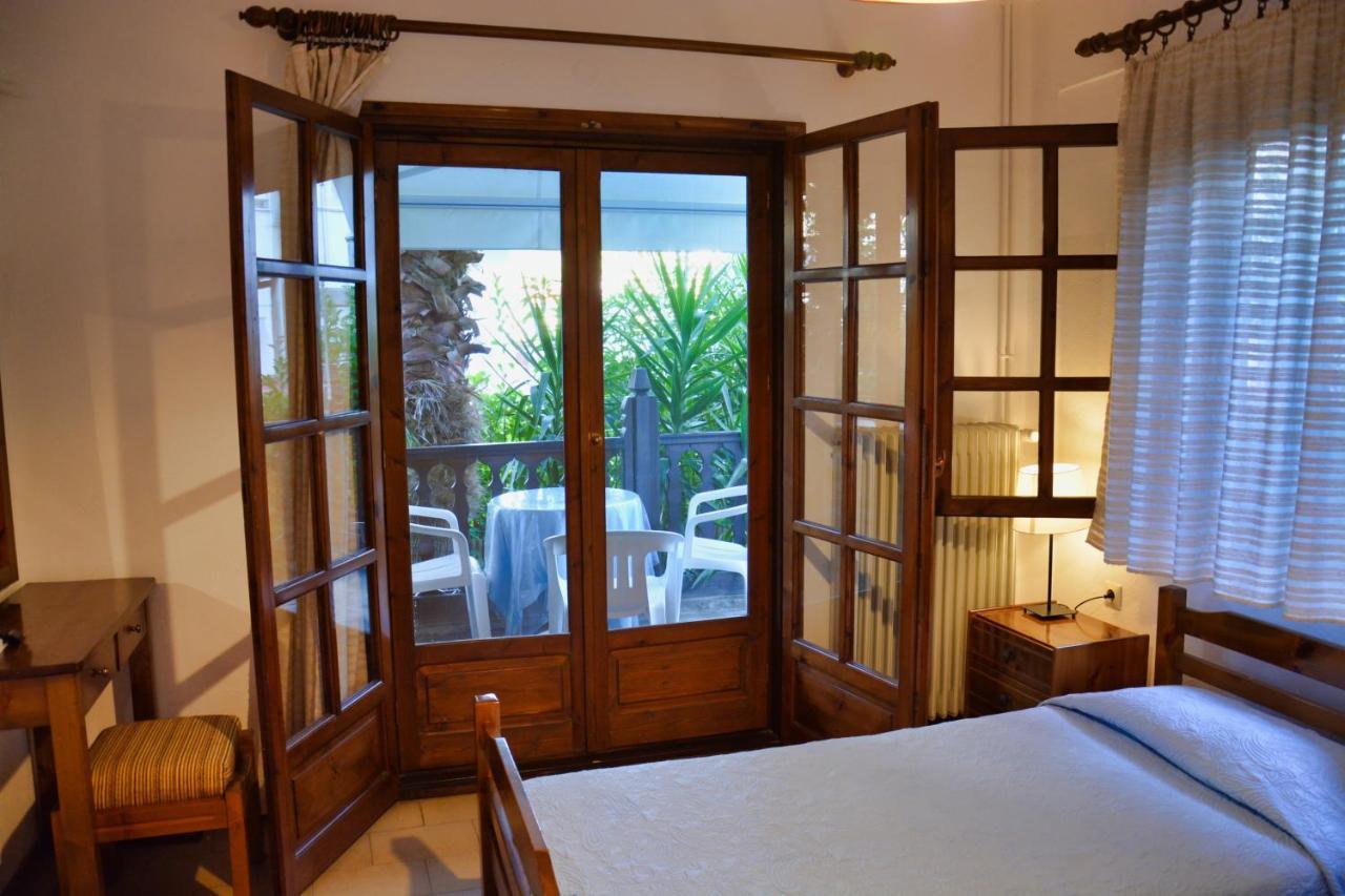 Papatzikos Traditional Guesthouse เนโอสมาร์มาราส ภายนอก รูปภาพ