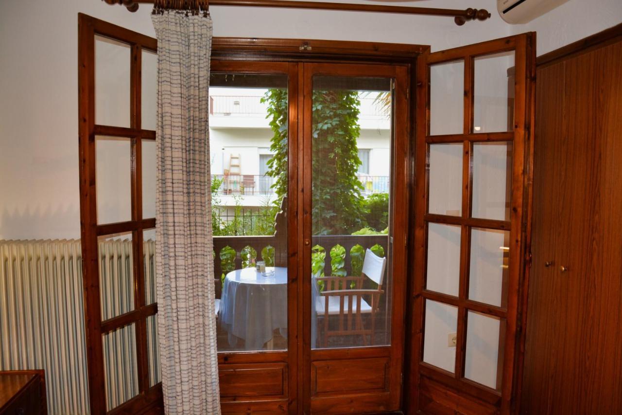 Papatzikos Traditional Guesthouse เนโอสมาร์มาราส ภายนอก รูปภาพ