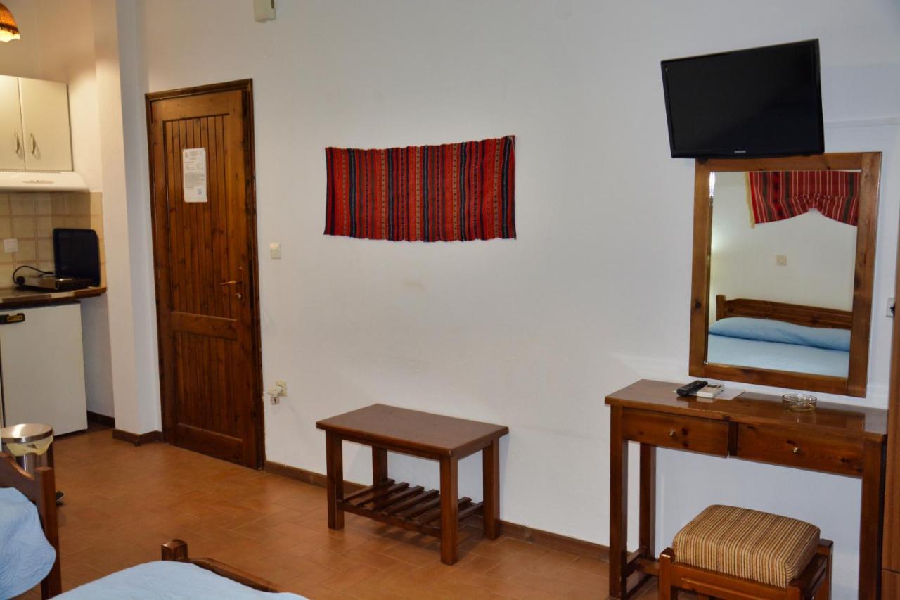 Papatzikos Traditional Guesthouse เนโอสมาร์มาราส ภายนอก รูปภาพ