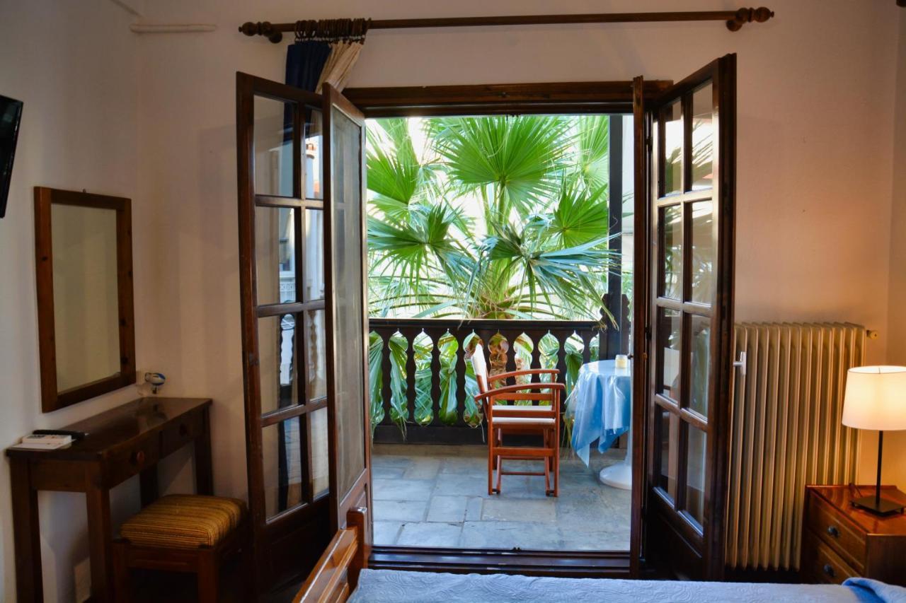 Papatzikos Traditional Guesthouse เนโอสมาร์มาราส ภายนอก รูปภาพ