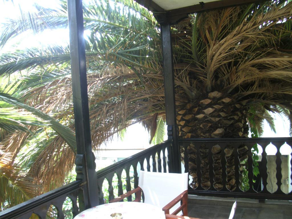 Papatzikos Traditional Guesthouse เนโอสมาร์มาราส ภายนอก รูปภาพ