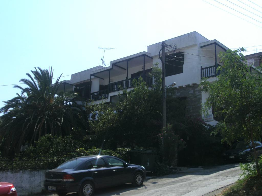 Papatzikos Traditional Guesthouse เนโอสมาร์มาราส ภายนอก รูปภาพ