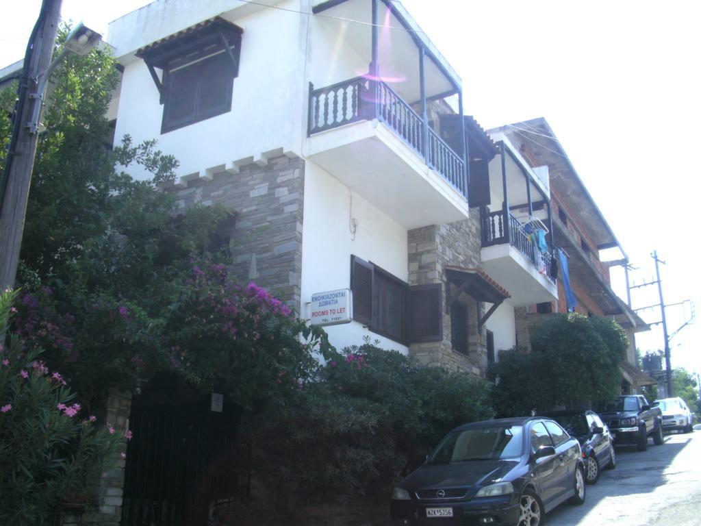 Papatzikos Traditional Guesthouse เนโอสมาร์มาราส ภายนอก รูปภาพ