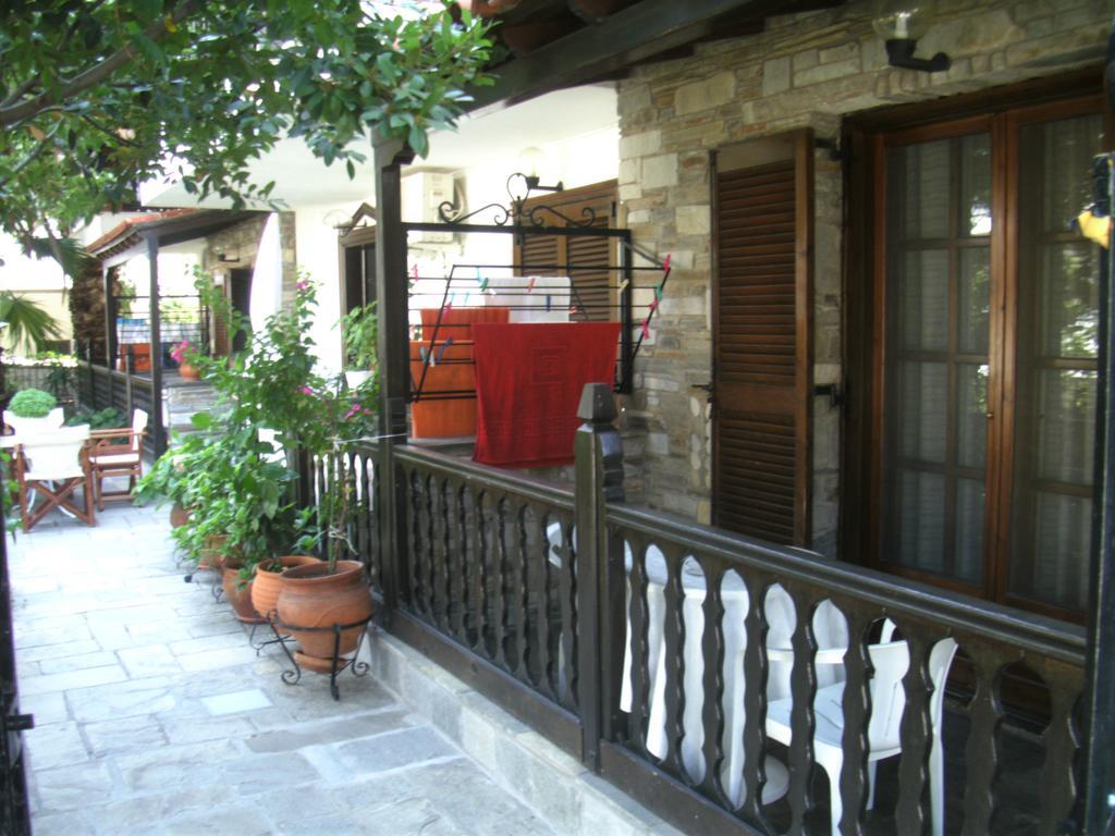 Papatzikos Traditional Guesthouse เนโอสมาร์มาราส ภายนอก รูปภาพ