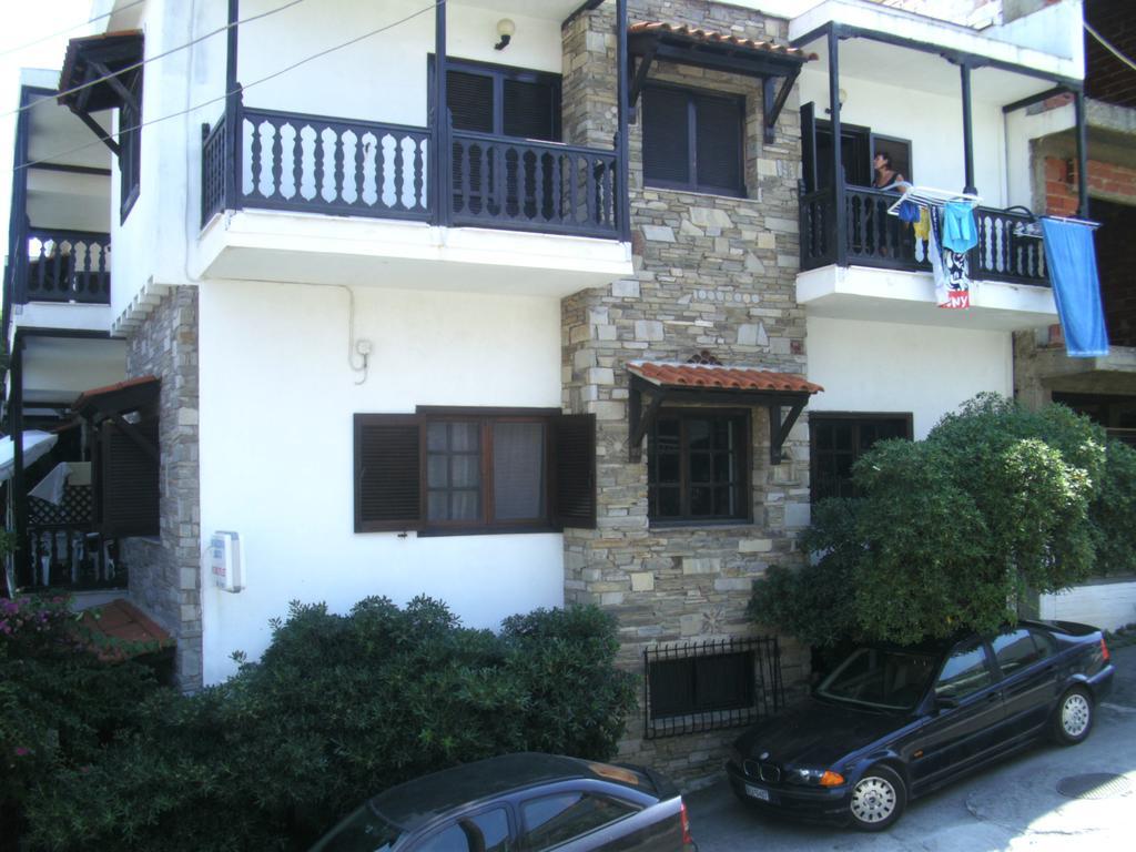 Papatzikos Traditional Guesthouse เนโอสมาร์มาราส ภายนอก รูปภาพ