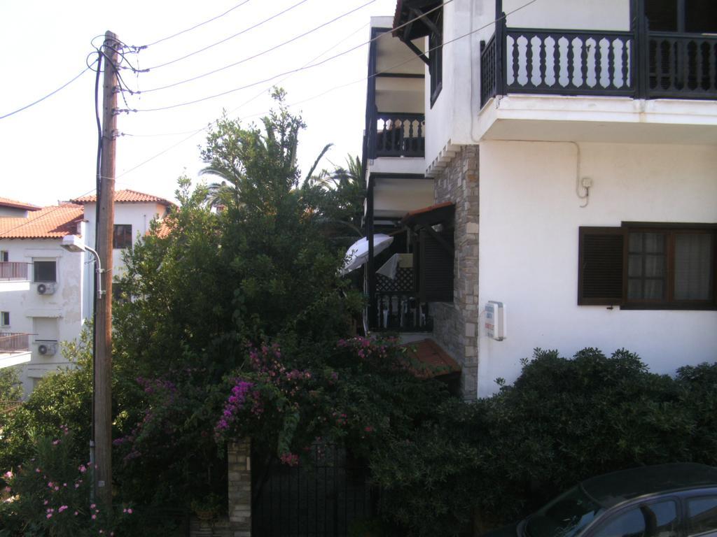 Papatzikos Traditional Guesthouse เนโอสมาร์มาราส ภายนอก รูปภาพ