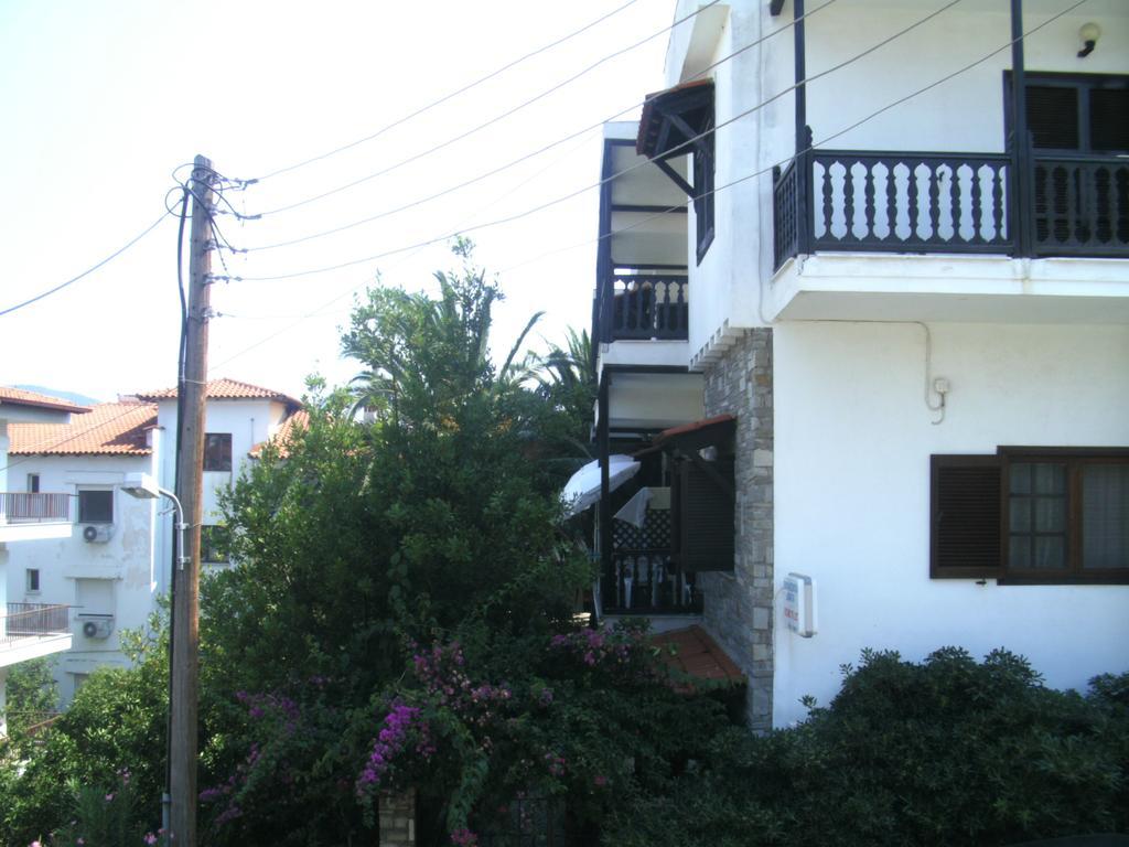 Papatzikos Traditional Guesthouse เนโอสมาร์มาราส ภายนอก รูปภาพ