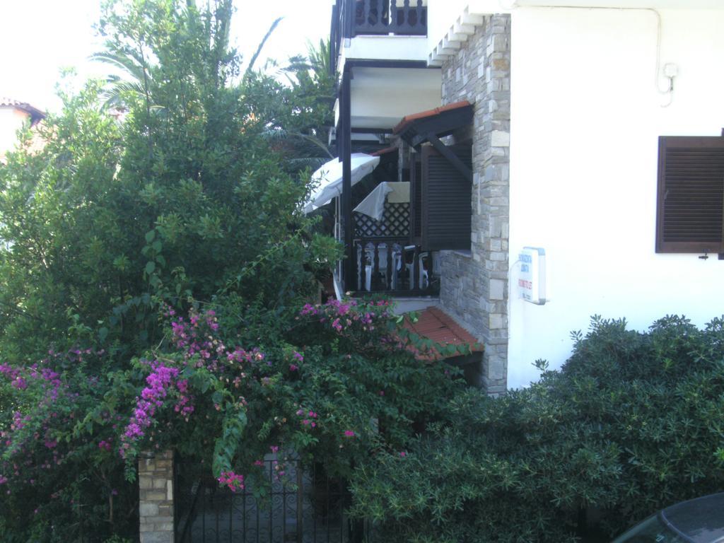 Papatzikos Traditional Guesthouse เนโอสมาร์มาราส ภายนอก รูปภาพ