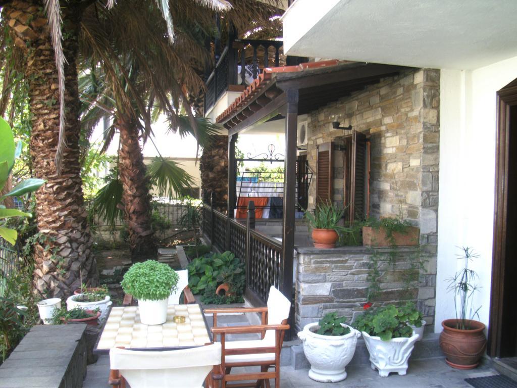 Papatzikos Traditional Guesthouse เนโอสมาร์มาราส ภายนอก รูปภาพ